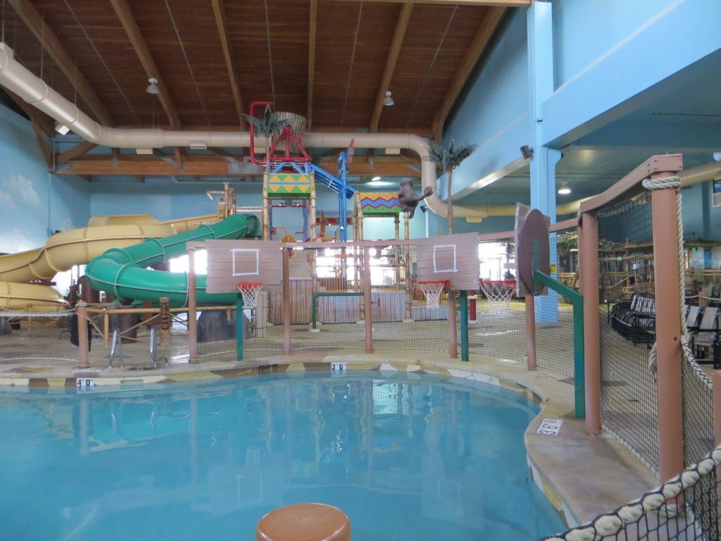 Canad Inns Destination Center Гранд Форкс Екстериор снимка