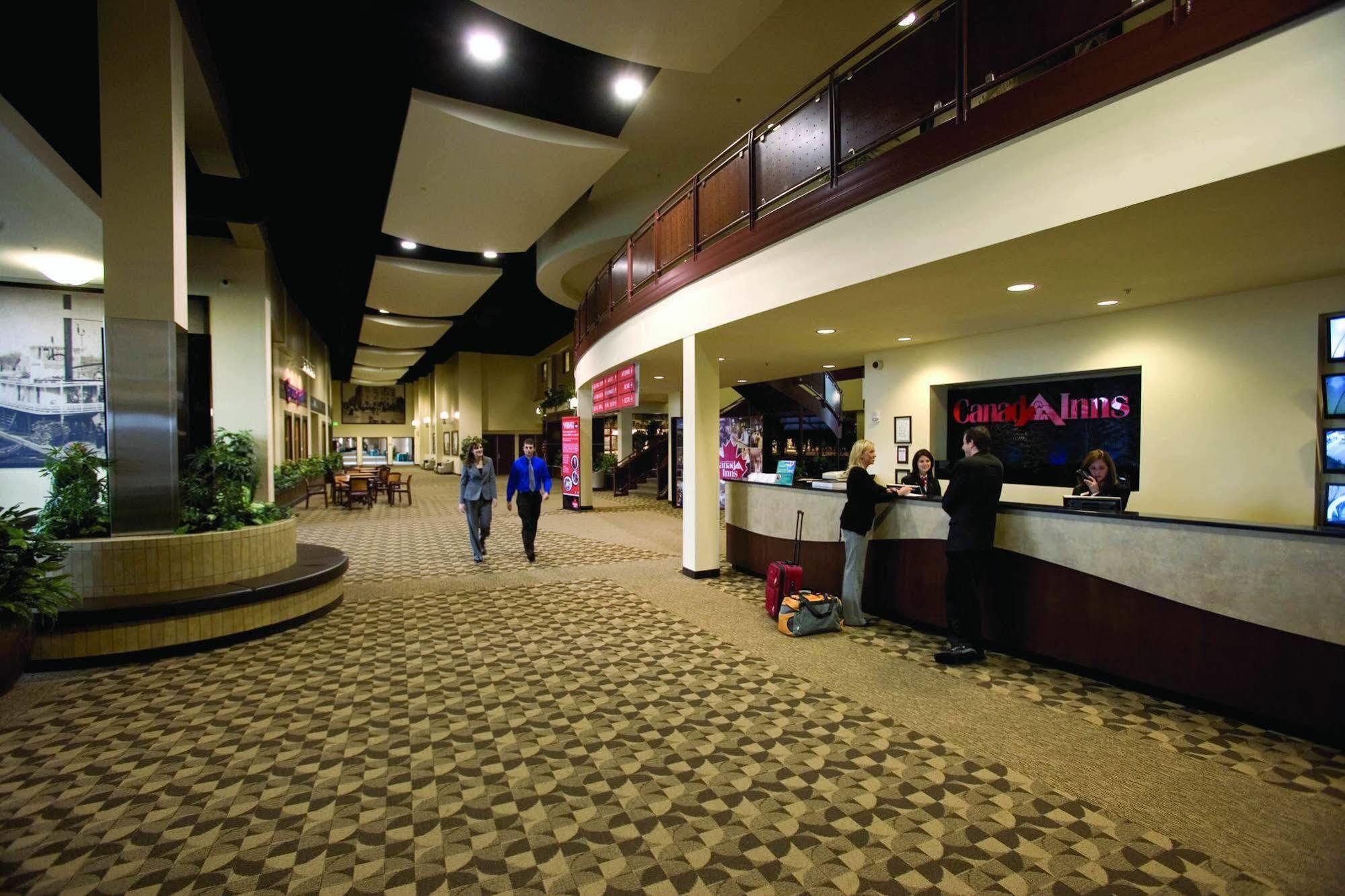 Canad Inns Destination Center Гранд Форкс Екстериор снимка