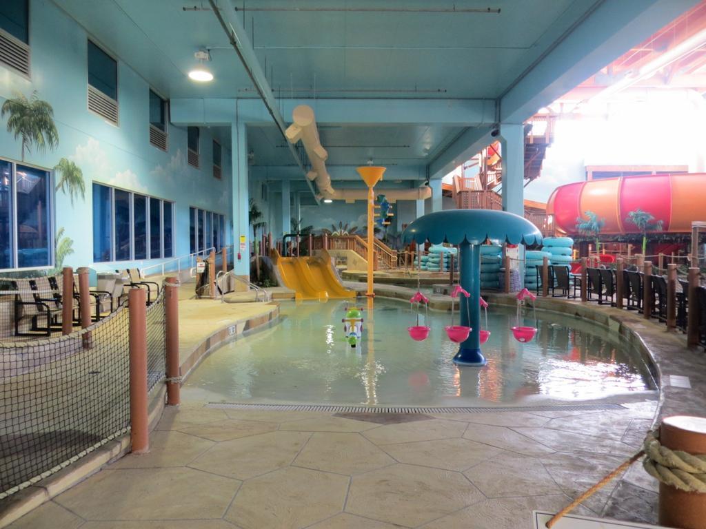 Canad Inns Destination Center Гранд Форкс Екстериор снимка