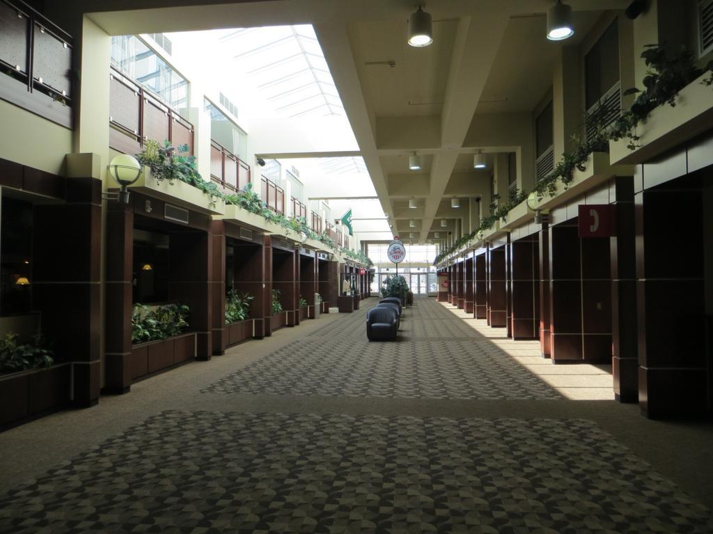 Canad Inns Destination Center Гранд Форкс Екстериор снимка
