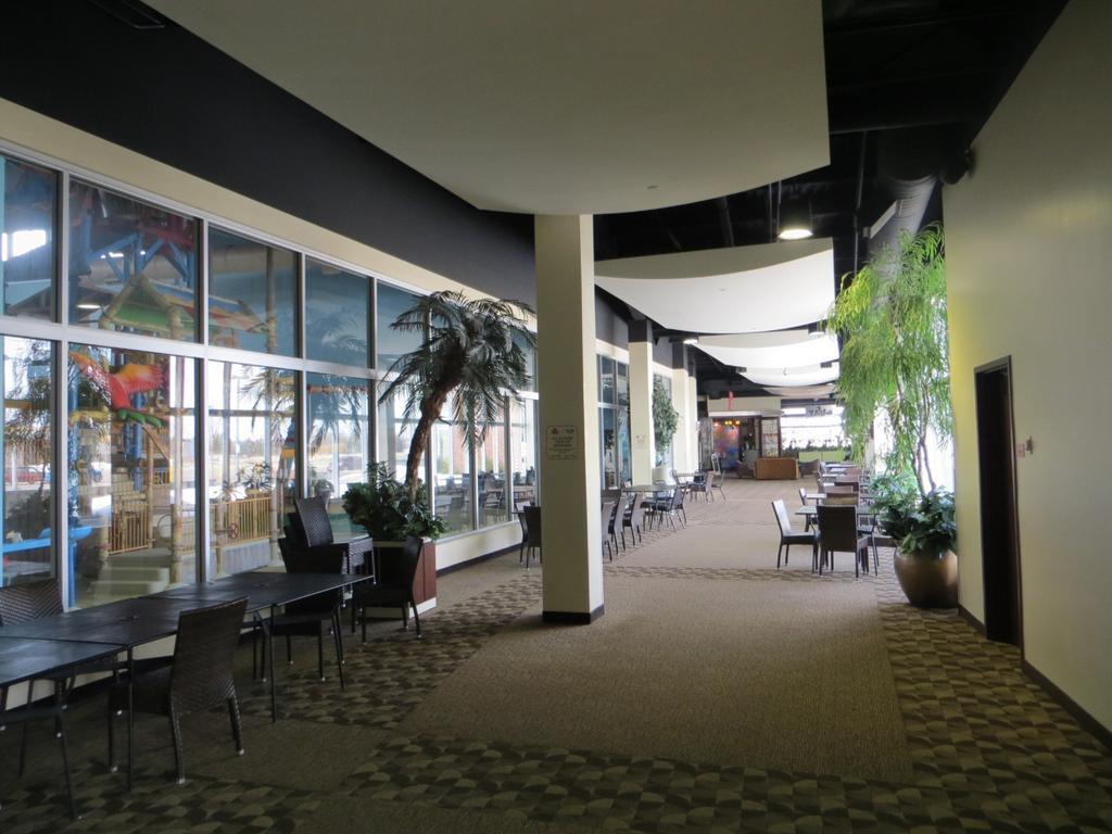 Canad Inns Destination Center Гранд Форкс Екстериор снимка