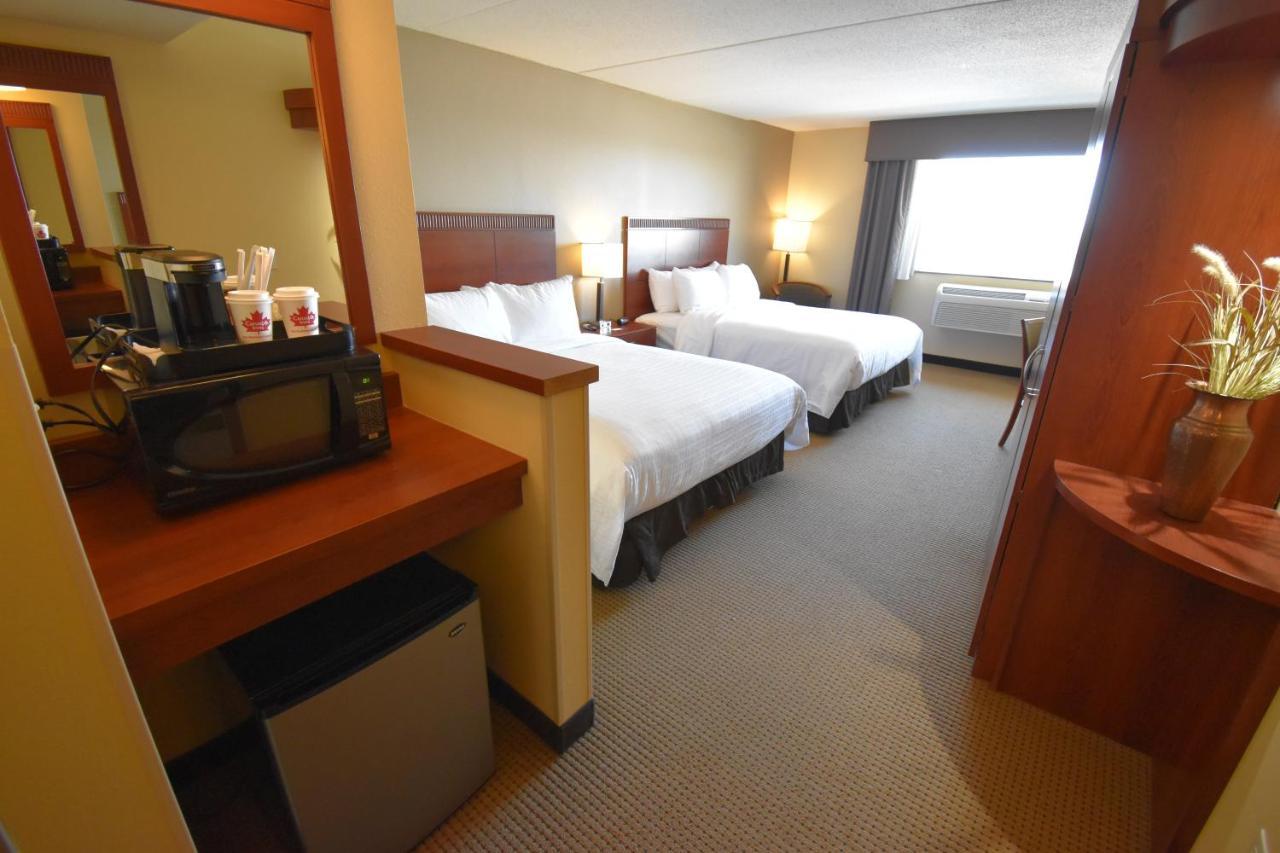 Canad Inns Destination Center Гранд Форкс Екстериор снимка