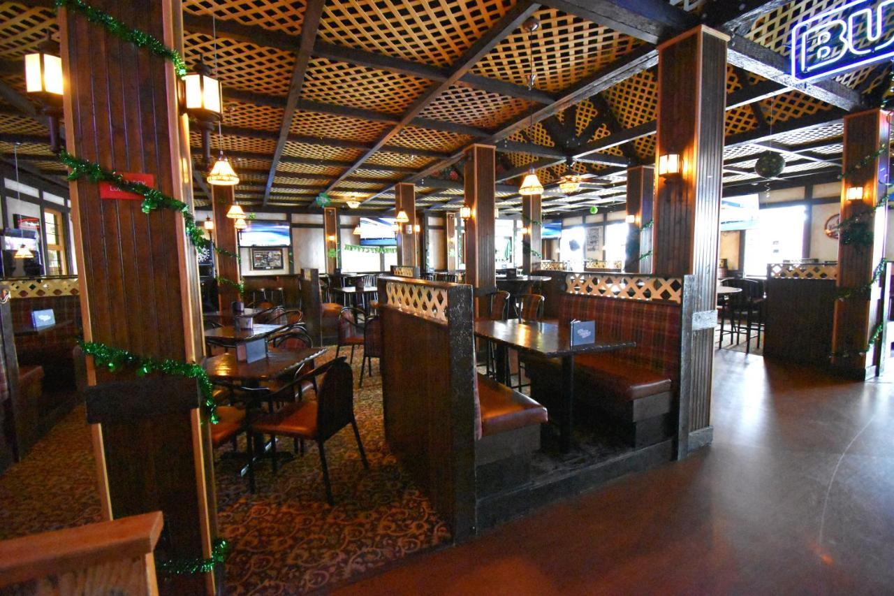 Canad Inns Destination Center Гранд Форкс Екстериор снимка